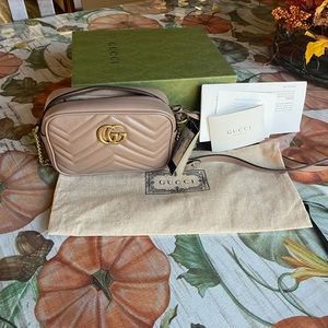Gucci mini bag color dusty pink )